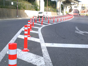 >東京都府中市押立　車線分離用