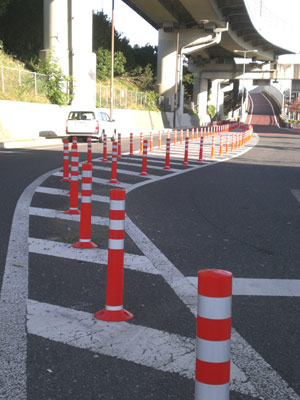 >東京都府中市押立　車線分離用