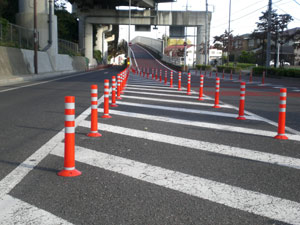 >東京都府中市押立　車線分離用